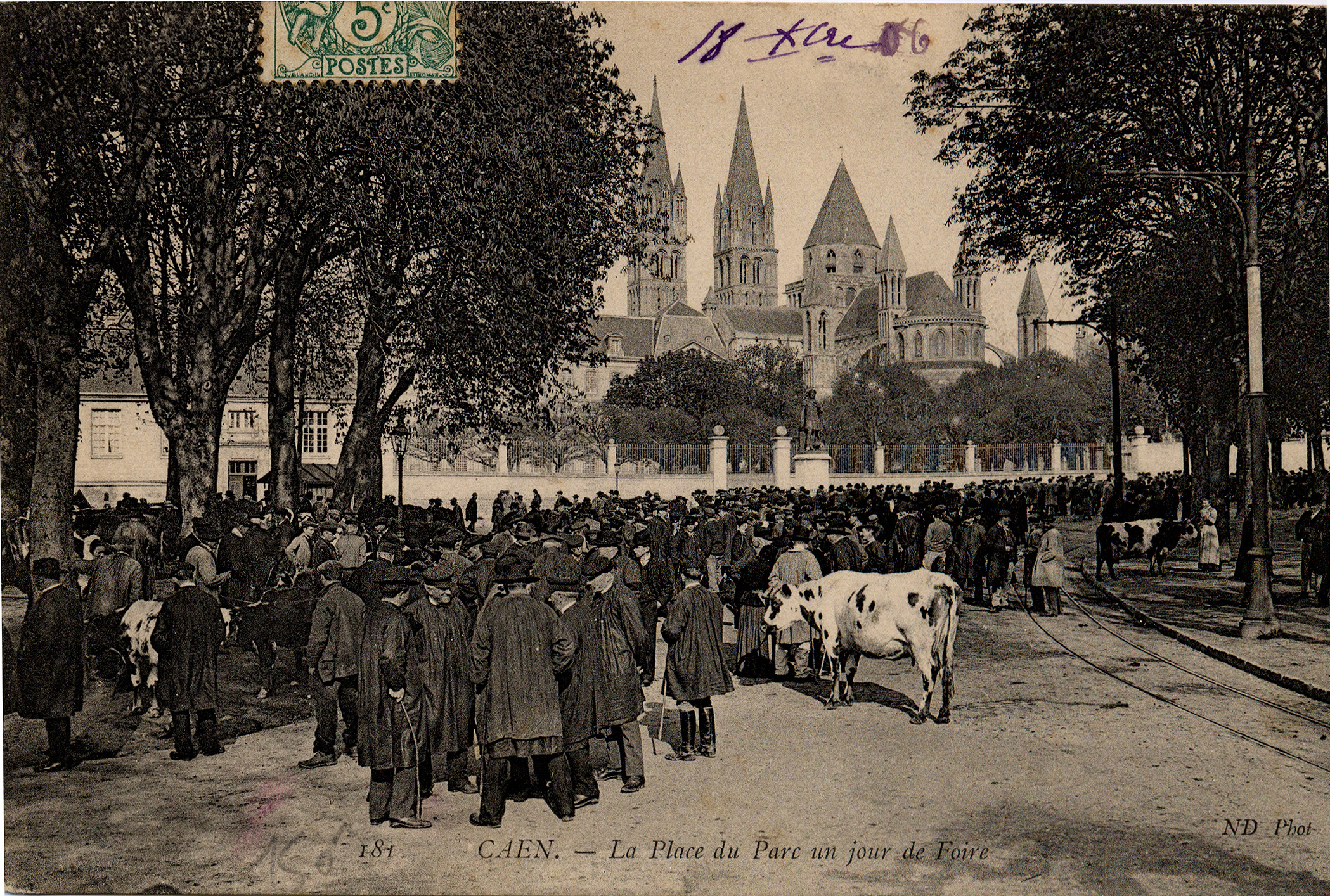 Caen - La Place du Parc un jour de foire
